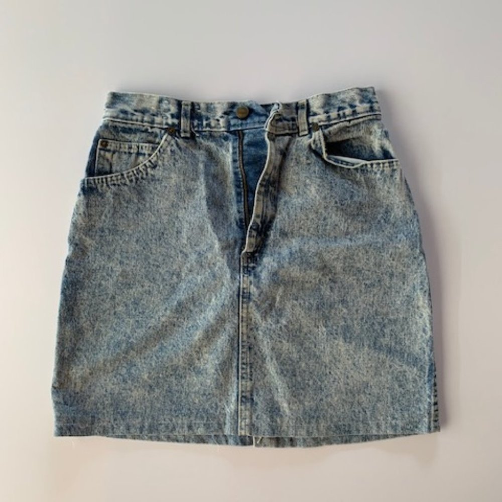 Acid Wash high-rise jean skirt